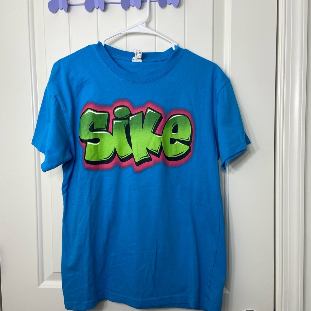 NWOT SPIRIT adult unisex bright‎ blue graffiti decal SIKE tshirt shirt medium